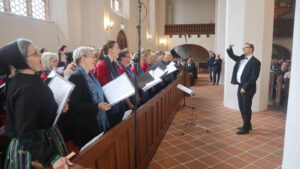 Fotos: Kirschke Im Zejler-Smoler-Haus Lohsa besteht seit einigen Jahren die Ständige Ausstellung Bedeutende Lohsaer Persönlichkeiten. Die Landwirtin und Volksdichterin Agnes Buder (Hana Budarjowa 1860-1937) hat dort ihren würdigen festen Platz. Der Volksmund nannte die kleine, zierliche, fröhliche, gütige Frau liebevoll Budarkoa. Diese schreib bereits mit 15 Jahren ihr erstes Gedicht. Es hieß Die singenden Melkerinnen &hellip;